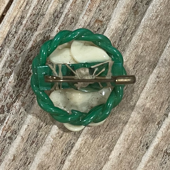 Handcrafted vintage calla lily pin brooch - Picture 7 of 7